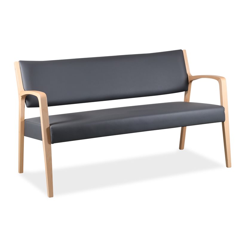 Moderne sofa med lys træramme, gråt polster og ensartet polstret sæde og ryg.