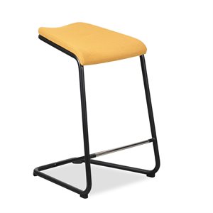 Barstol. Lammhults. Add barstool 63. Karrygul polster. Sort stel. 